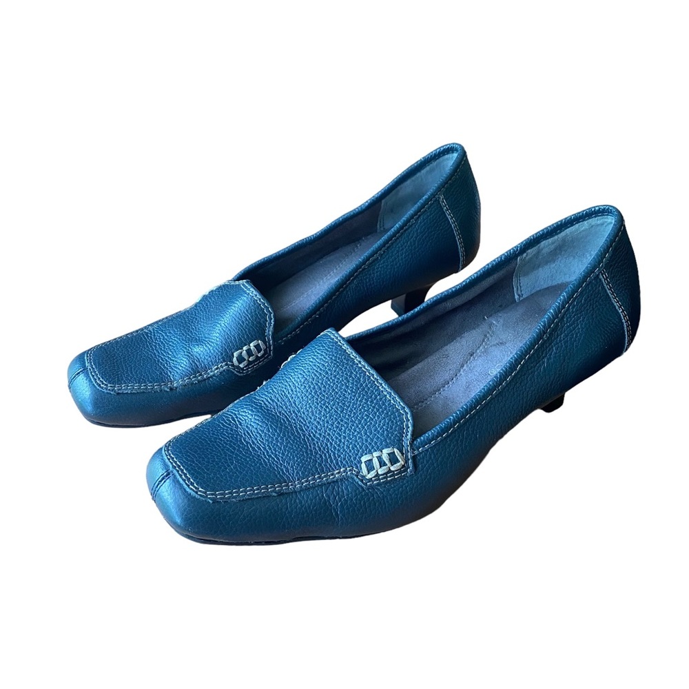 Aerosole's Magical Power VK Slip-On Loafers Women 7 Navy Blue 1.5" Kitten Heel
